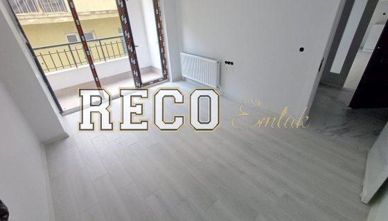 KÜÇÜKESAT'TA BALKONLU ANTRELİ LÜKS 1+1 DAİRE